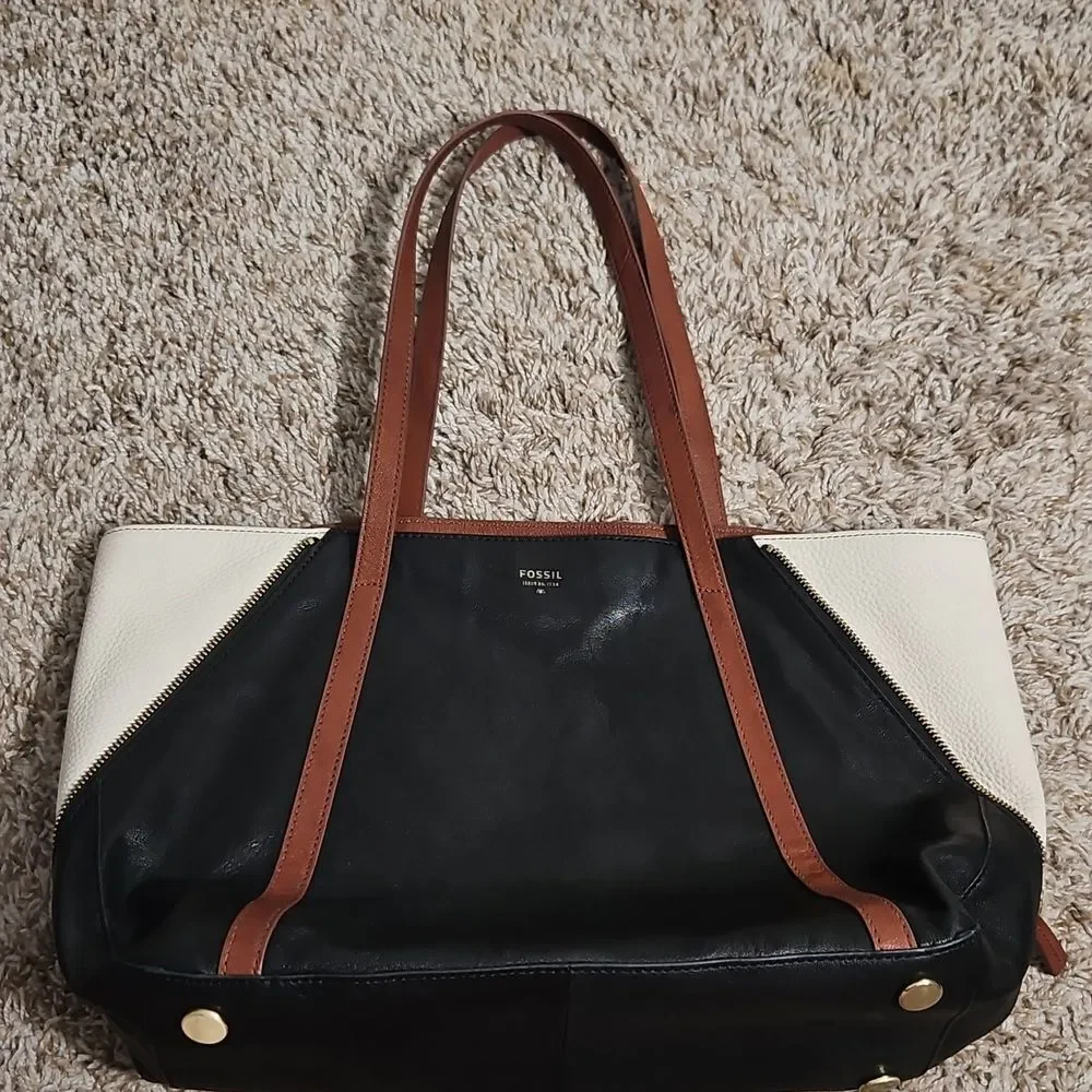 Fossil Gwen Shopper Tote – Black Goat Leather + Brown Trim, Zip Sides